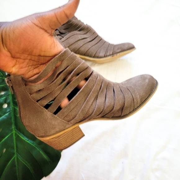 Carlos Santana Vanna cutout booties - Picture 11 of 15